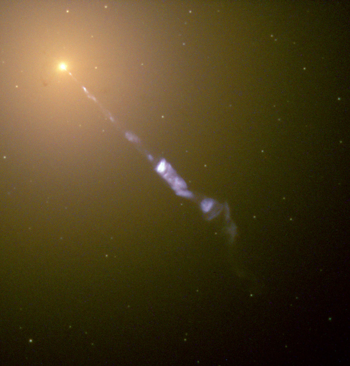 Елиптичната галаксија М87