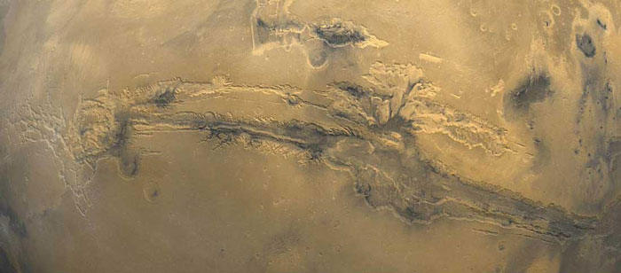 Valles Marineris – најголемиот кањон во Сончевиот Систем (45 kb)