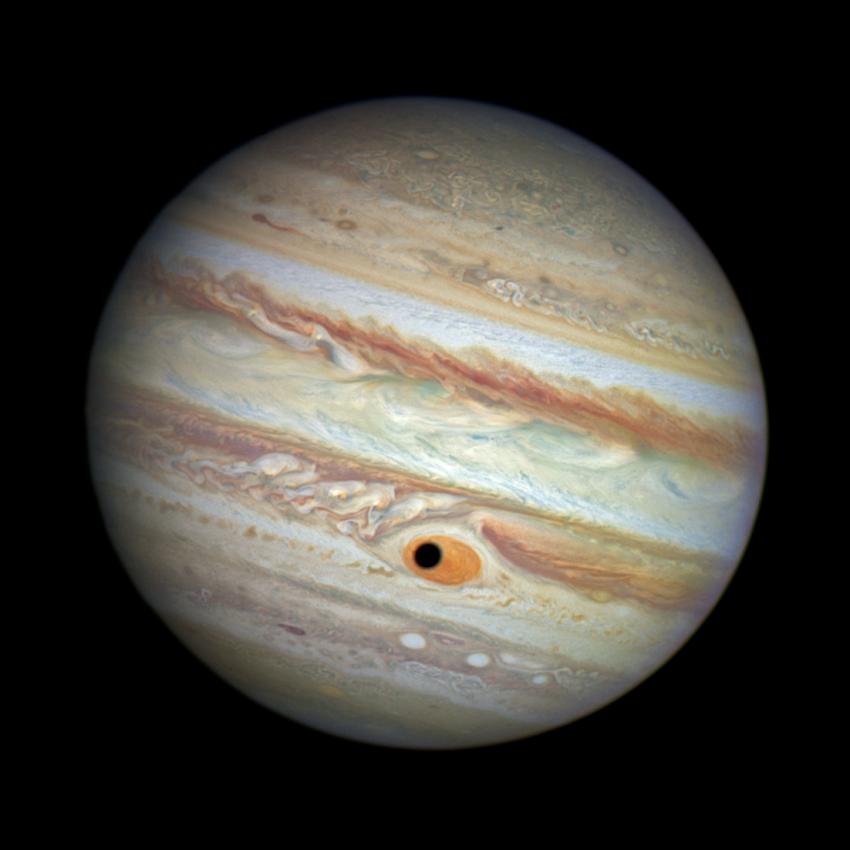 Џиновското око на Јупитер нѐ набљудува