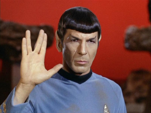 spock-doing-the-vulcan-salute