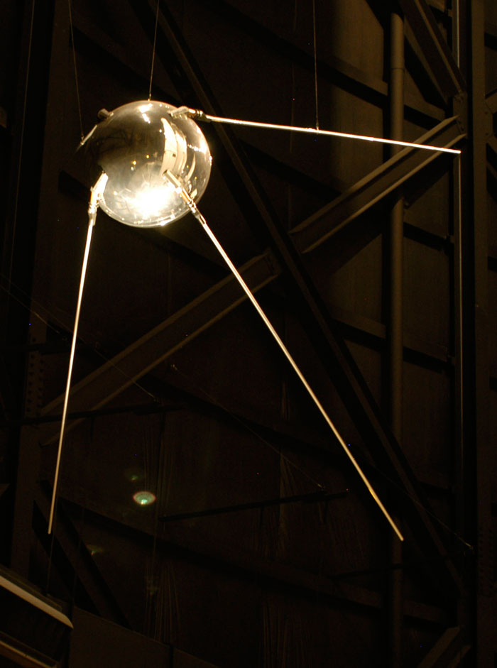 првото вселенско летало Спутник 1