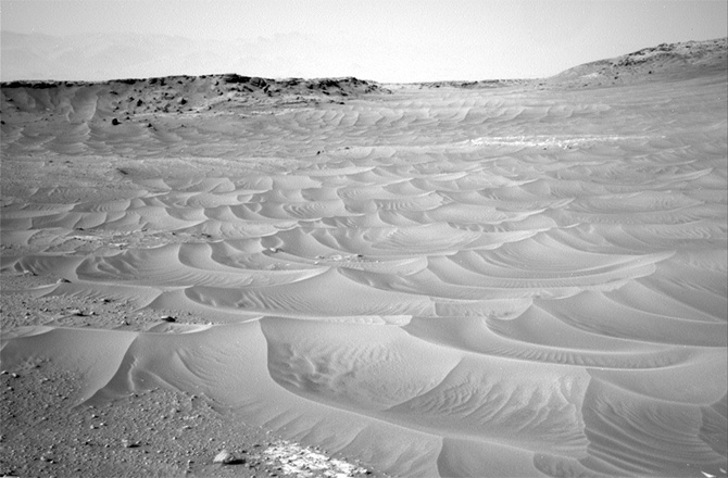 Кјуриосити направи снимка од разбранувано песочно море