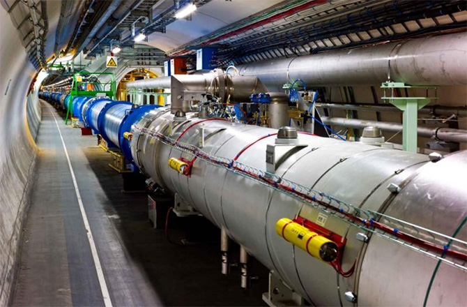 LHC тргнува во потрага по мистериите за честичките на темната материја