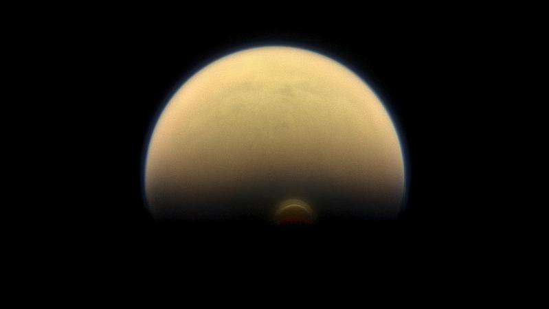 Касини забележува драматични сезонски промени на Титан