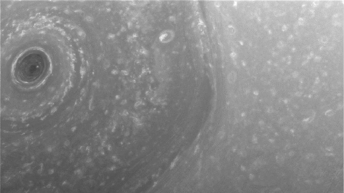 Касини долови восхитувачки фотографии од северниот пол на Сатурн